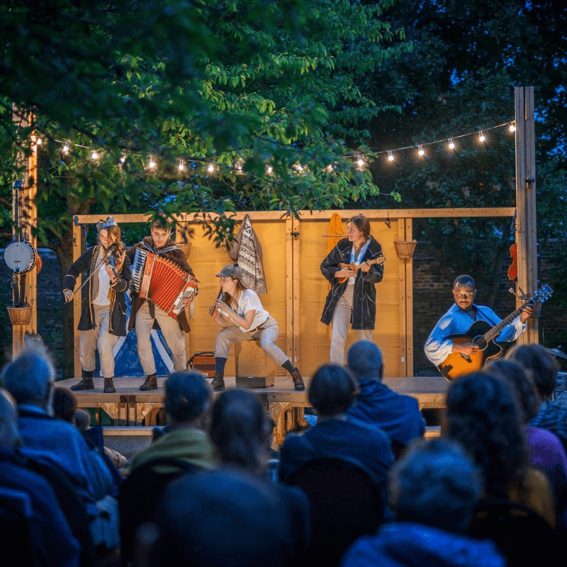 Perilous Comedie of Elizabeth 1, Three Inch Fools