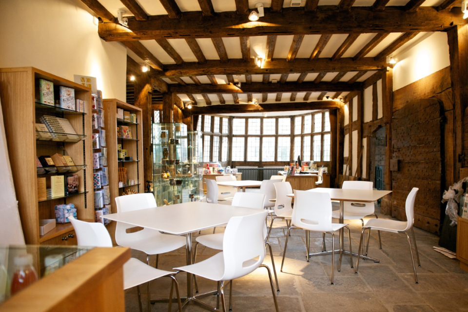 Café & Shop