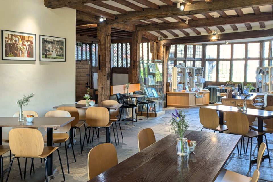 Café & Shop